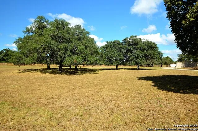 936 Saddle Club Dr Kerrville, TX 78028